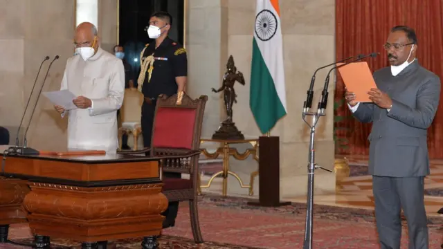 முர்மு பதிவியேற்பு