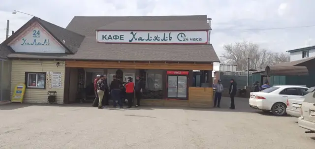 Ким тапкан жеринде баш калкалап жатат