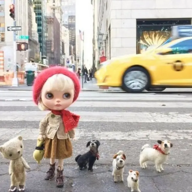 சுற்றுலா சென்ற பொம்மை