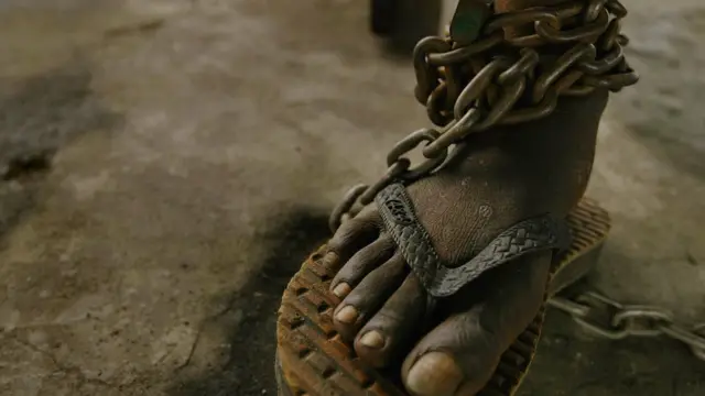 ንሕሙማን ኣእምሮ ብሰንሰለት ምእሳር ዝተለመደ እዩ