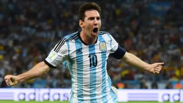 قاد ميسي منتخب بلاده لإنهاء انتظار دام 27 عاماً لإحراز لقب قاري له ولمنتخب بلاده من خلال احراز كوبا أمريكا