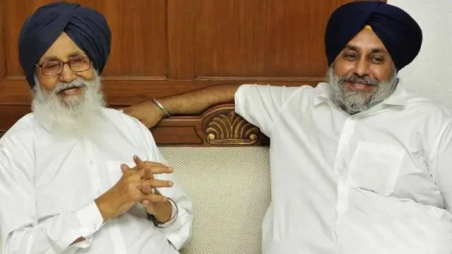 ਪ੍ਰਕਾਸ਼ ਸਿੰਘ ਬਾਦਲ ਅਤੇ ਸੁਖਬੀਰ ਬਾਦਲ 