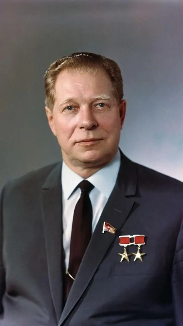 ਸੋਵੀਅਤ ਸੰਘ ਦੇ ਰੱਖਿਆ ਮੰਤਰੀ ਦਿਮਿਤ੍ਰੀ ਉਸਤੀਨੋਵ