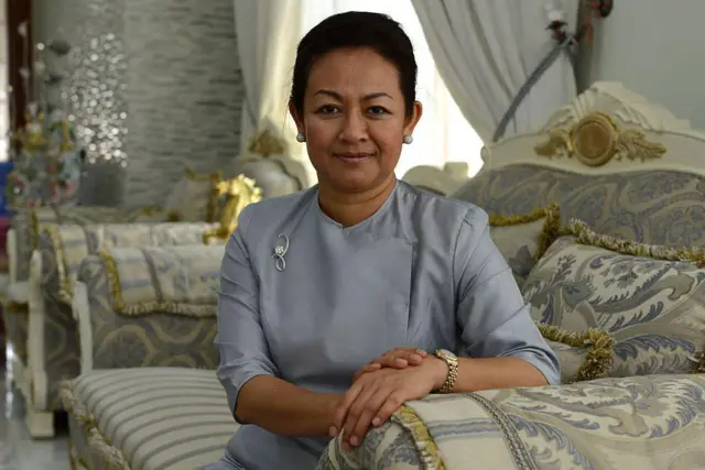 စစ်ကောင်စီ ဟိုတယ်ခရီး၀န်ကြီး ရွှေနန်းတော် စိန်ရွှေရတနာဆိုင်ပိုင်ရှင် ဒေါက်တာသက်သက်ခိုင်