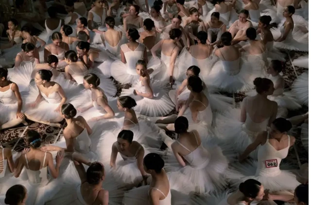 Qaar ka mid ah 350 qoob-ka-cayaaraha ayaa si wada jir ah ugu soo bandhigay New York si ay u dhigaan rikoorka Guinness.
