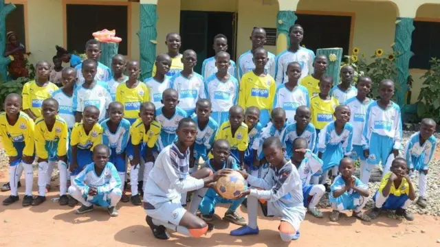 کریستین آتسو قصد داشت که یک زمین هفت به هفت فوتبال برای بچه‌های بنیاد بکی بسازد. او همچنین برای آن‌ها لباس باشگاه آن زمانش، نیوکاسل را تهیه کرده بود