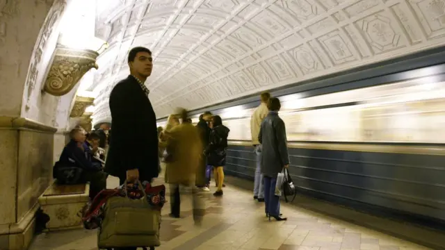 Станция метро Белорусская, Москва, 2003 год.