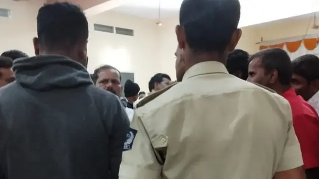 कर्नाटक के शिवमोगा में कथित हिंदू कार्यकर्ताओं ने मुस्लिम कलाकारों का नाटक रोका