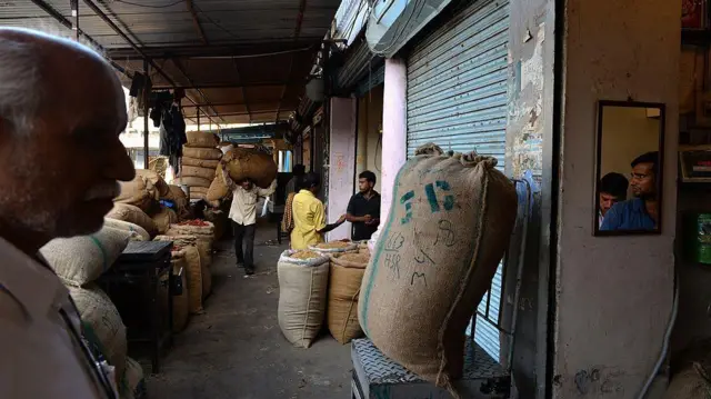 சர்வதேச நாணய நிதியம் இந்தியாவுக்கு 'சி' கிரேடு வழங்கியது ஏன்? ஜிடிபி புள்ளிவிவரங்கள் குறித்து எழும் கேள்விகள் என்ன?