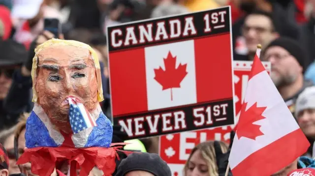 "Canadá em 1º, nunca 51º", diz faixa em um protesto contra Donald Trump
