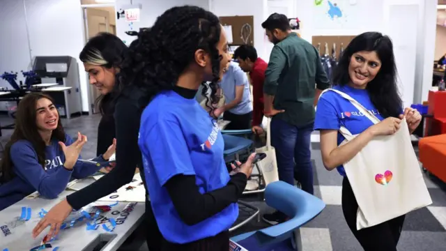 अमेरिकेत सर्वात मोठा आंतरराष्ट्रीय विद्यार्थी गट भारतीय विद्यार्थ्यांचा आहे. 