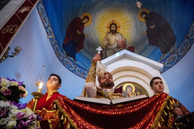 Служба в храме Святого Карапета Армянской апостольской церкви в Екатеринбурге