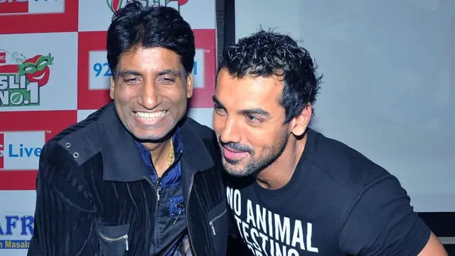 जॉन अब्राहम के साथ राजू श्रीवास्तव