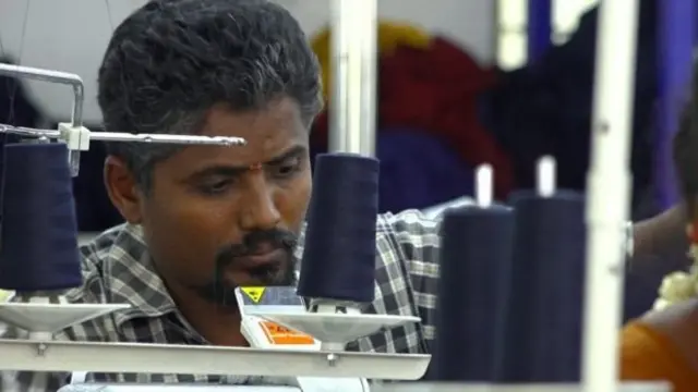 திருப்பூர் பின்னலாடைத் தொழிலில் என்ன சிக்கல்?