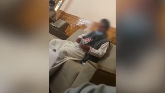 د ځايي رسنیو په رپوټونو کې ویل کېږي چې د روغتیا وزارت پر چارواکو د بډو اخیستو تورونه پورې شوي