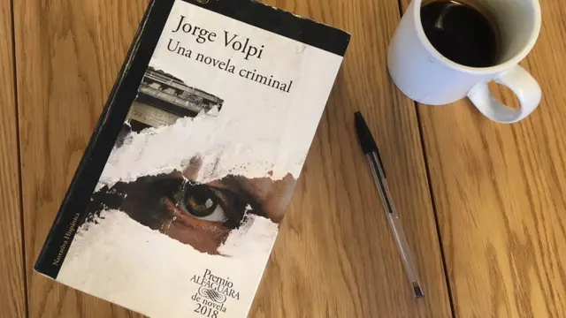 Tapa de "Una novela criminal"