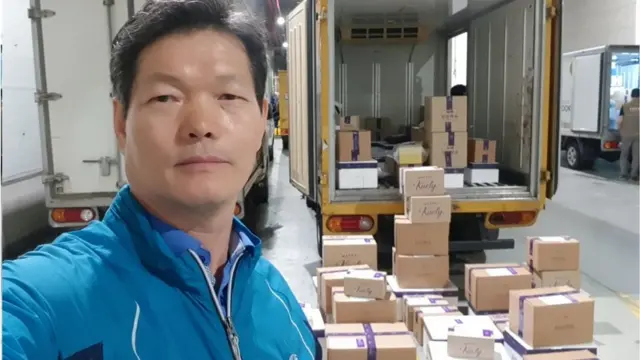 지난 1년동안 택배기사로 일한 이강민 목사는 최근 용접일을 시작했다