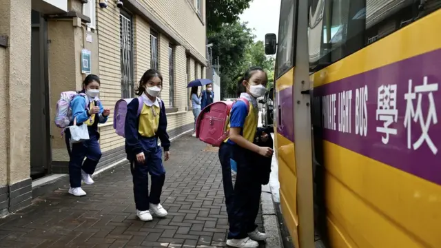 香港移民潮叠加退学潮 挣扎中的家长与“寒冬”里的学校