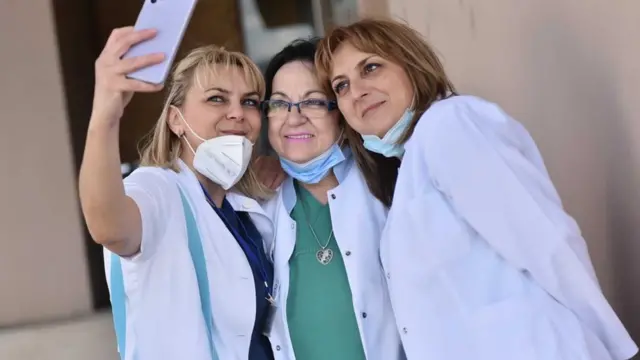 Мира са ћеркама