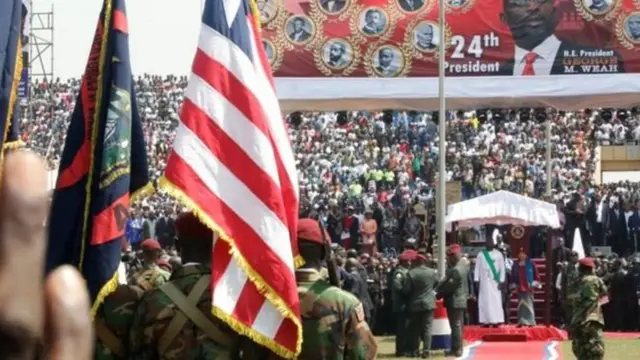 பதவியேற்பு நிகழ்ச்சியில் திரண்ட ஆயிரக்கணக்கான மக்கள்