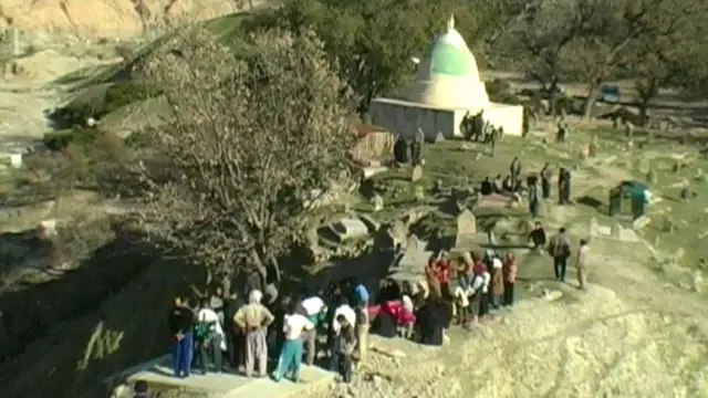 نمایی از فیلم 'چه سرسبز بود دره ما'