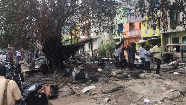 காவல் நிலையத்தில் புகார் கொடுத்தாலும் அதனால் பயன் இருக்காது என்று பாதிக்கப்பட்டவர்கள் கூறியுள்ளனர்.