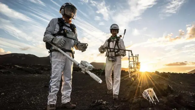 أصبحت لانزاروتي أحد أهم المراكز البحثية الخاصة باستكشاف الفضاء في العالم، بفضل طبيعة تضاريسها التي تختلف عن تلك التضاريس السائدة على كوكب الأرض