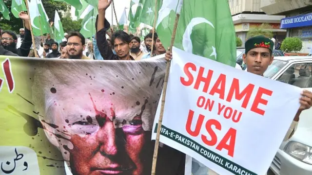 పాక్‌కు అందించే నిధుల్లో ట్రంప్ భారీ కొతలు విధించారు