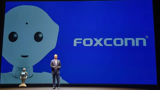 Terry Gou, CEO of Foxconn Technology group speaks during the news conference on June 18, 2015 in Chiba, Japan.