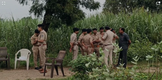 સૂમસામ અને ખેતરાડી વાળા આ માર્ગ પર રાત્રિના સમયે ભાગ્યે જ કોઈ જોવા મળે છે.