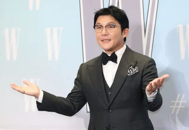 양복을 입은 조세호