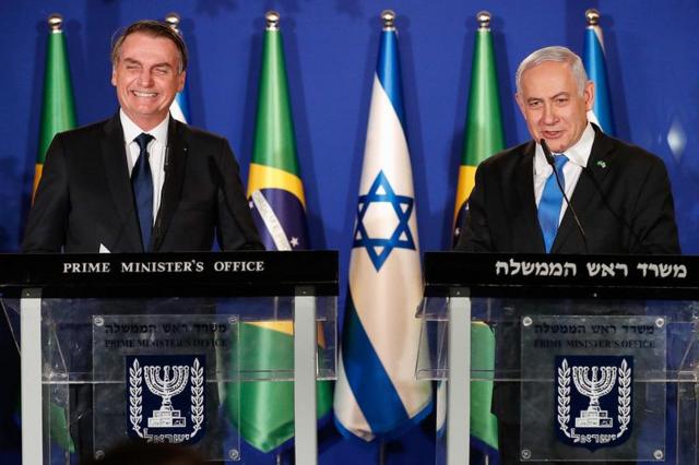 Bolsonaro ao lado do primeiro-ministroapp de apostas betIsrael, Benjamin Netanyahu