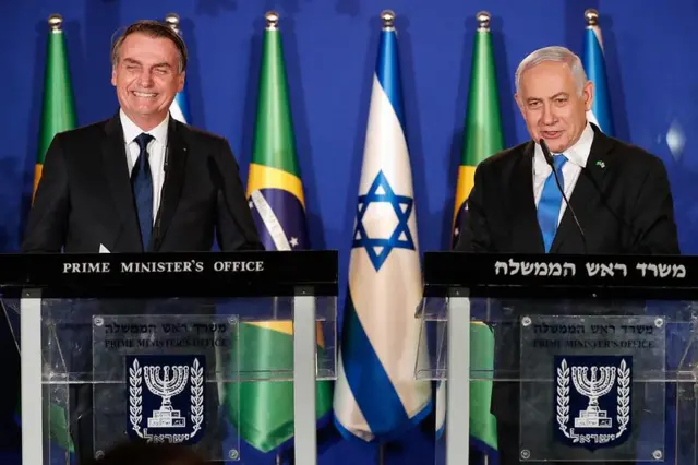 Bolsonaro ao lado do primeiro-ministroesporte bet portuguêsIsrael, Benjamin Netanyahu