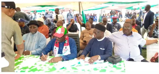 Govanọ Godwin Obaseki na ndị isi pati PDP