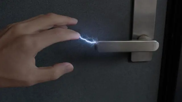 డోర్ హ్యాండిల్