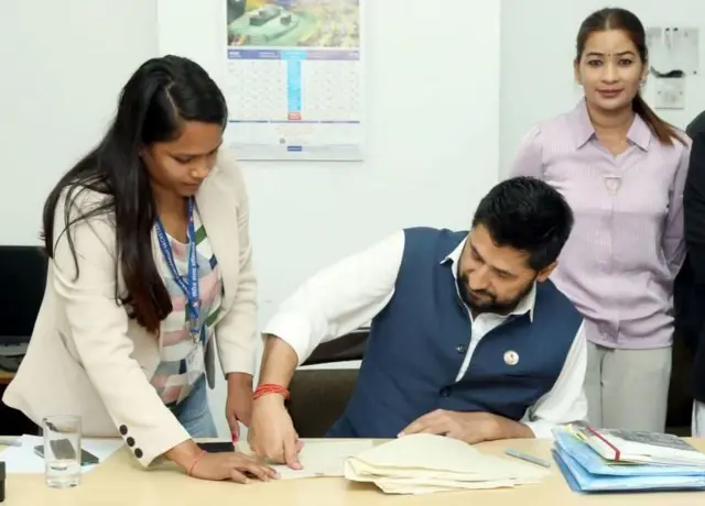 छानबिनका लागि गठित समितिमा बयान लिन जाँदा ल्याप्चे लगाउँदै रवि लामिछाने