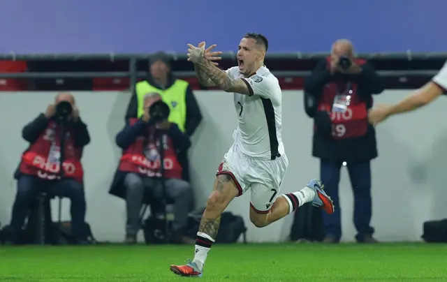 Rej Manaj je gol proslavio pokazujući albanski nacionalistički simbol rukama