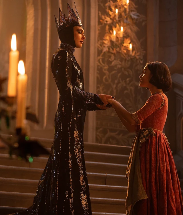 Gal Gadot e Zegler em cena de Branca de Neve