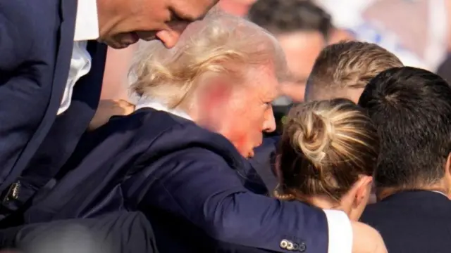 డోనల్డ్ ట్రంప్ 