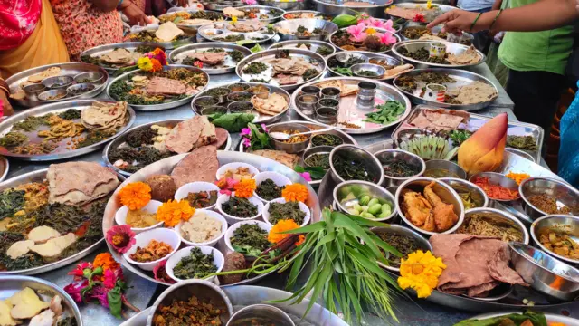 बारीपाडा येथे दरवर्षी मोठ्या उत्साहात वनभाजी महोत्सव आणि स्पर्धेचं आयोजन केलं जातं