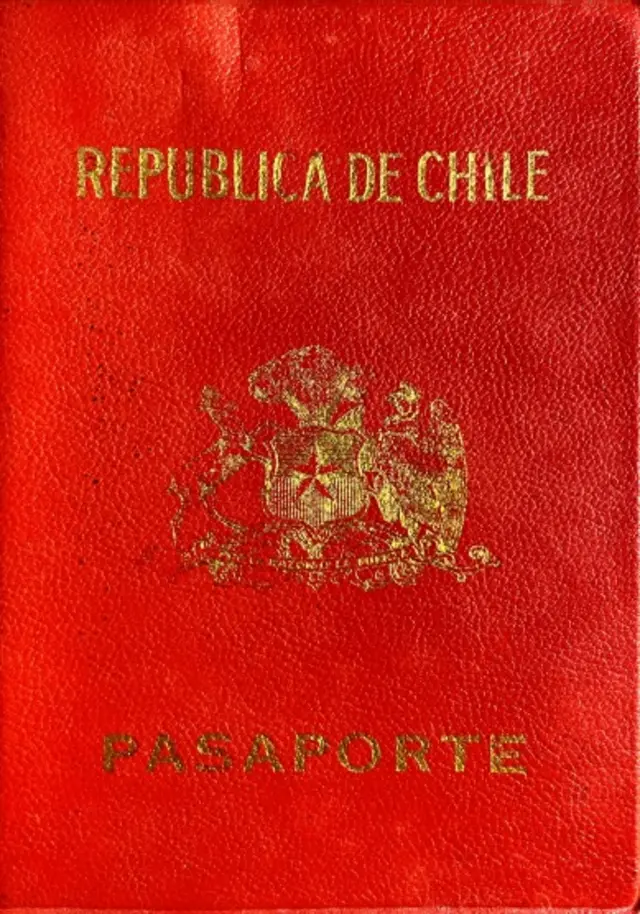 Portada pasaporte chileno de Jimmy Lippert-Thyden