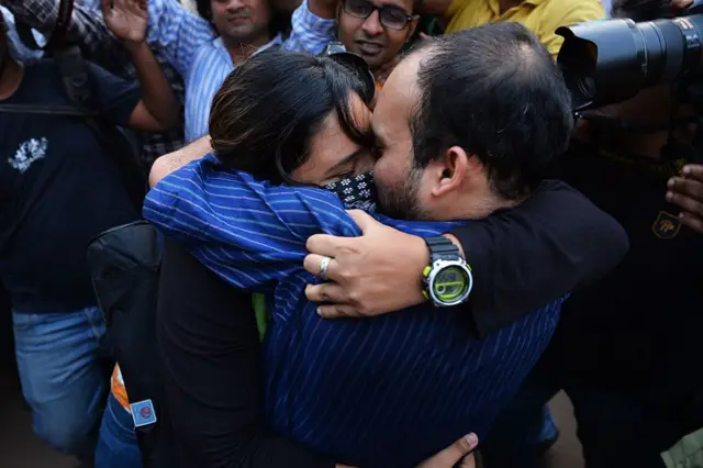 ২০১৪ সালে কিস অফ লাভ কর্মসূচি।