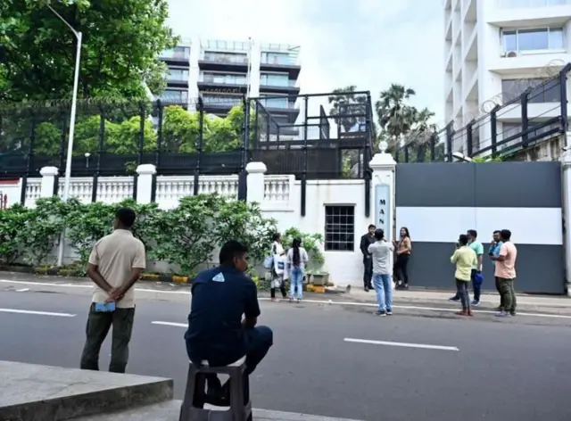 27000 चौरस फुटांमध्ये पसरलेला शाहरूख खानचा मन्नत बंगला.
