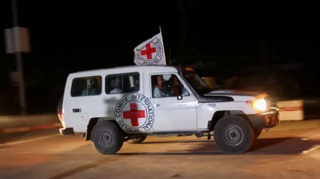 Ndị ọrụ gbata gbata Red Cross