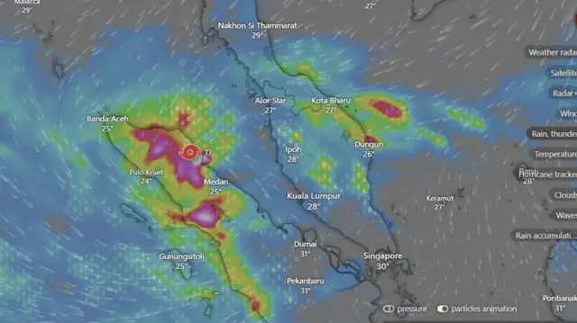 Pergerakan siklon Senyar pada 26 November, saat berada di pesisir timur Sumatra.