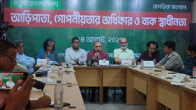 কথা বলছেন ট্রান্সপারেন্সি ইন্টারন্যাশনাল বাংলাদেশ শাখার নির্বাহী পরিচালক ড ইফতেখারুজ্জামান