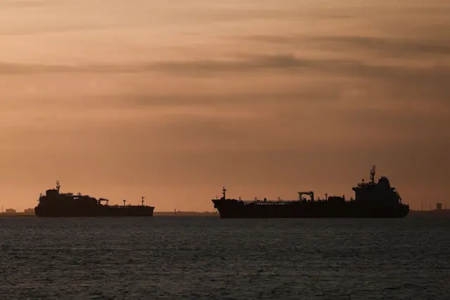 होर्मुज़ स्ट्रेट में तेल टैंकर