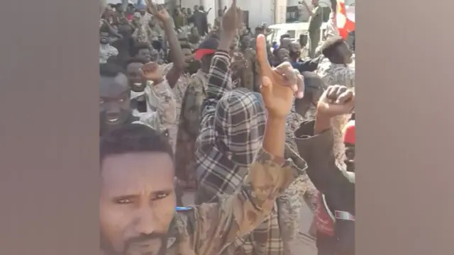 Loltoonni yeroo Waajjira Mummee fulduratti gammchu ibsatan 