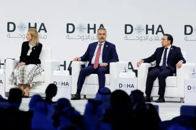 Doha Forumu'nda aynı oturumda konuşan AB Dış İlişkiler ve Güvenlik Politikası Yüksek Temsilcisi Kaja Kallas Kaja Kallas, Dışişleri Bakanı Hakan Fidan ve İspanya Dışişleri Bakanı Jose Manuel Albares