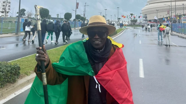 Le psychologue-clinicien sénégalais Serigne Mor Mbaye, à quelques encablures du stade de Tanger, au Maroc.